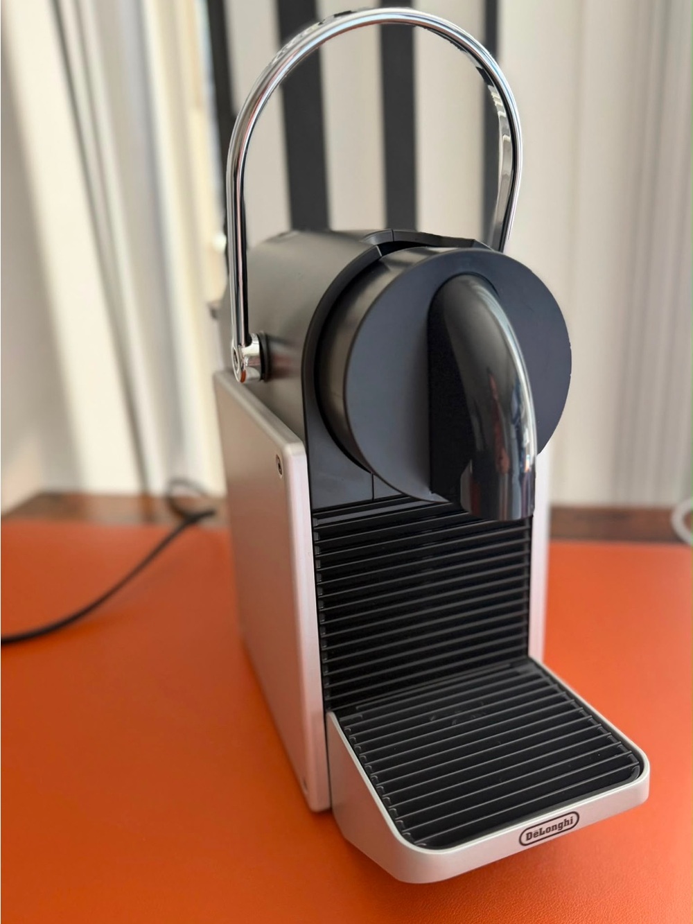De'Longhi Nespresso Pixie Titan